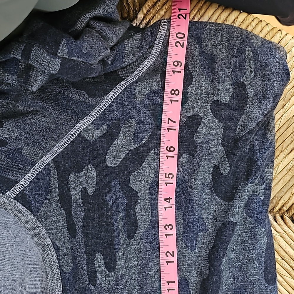 Blue camo oversized sweatshirt -fits 6-8 - Picture 5 of 5